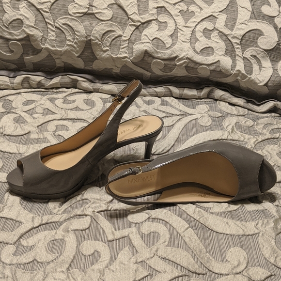 Nine West size 8.5 Gray Cinema Slingback Pumps - Picture 6 of 11